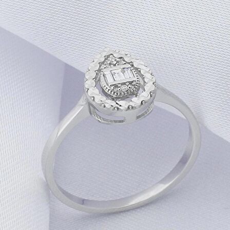  0.11 Karat Baget Pırlanta Yüzük (H-I VS/Damla Efektli) 
